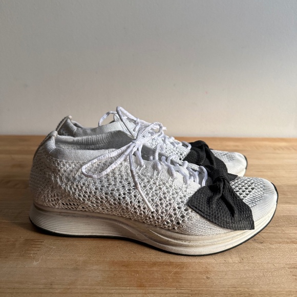NIKE x COMME DES GARCONS Flyknit White Racer 2017 Black Bow - Picture 2 of 5